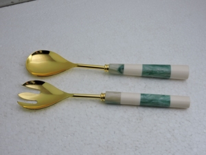 Ensemble de cuillères et fourchettes à salade en acier inoxydable poli miroir, manche en résine, vaisselle élégante pour la maison, les hôtels et les fournisseurs. - Product Image 5