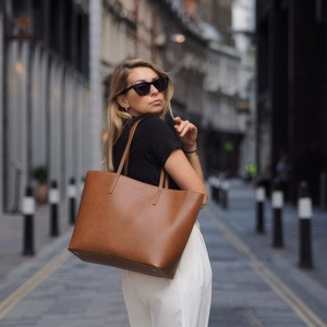 Sac fourre-tout en cuir véritable de style vintage - Product Image 1
