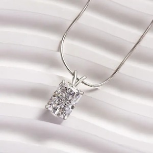 Collier pendentif tendance pour femme en argent sterling 925 plaqué or blanc 18 carats avec moissanite 5,0 carats taille Radiant effet glace pilée - Product Image 2