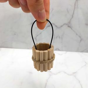 Mini seau en bois artisanal avec accent en ficelle de jute - Charme rustique, décoration pour maison de poupée, poignée flexible, échelle 1:12, artisanat DIY - Product Image 3