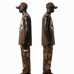 Ensemble 2 pièces pour homme : T-shirt sans manches en coton doux marron de haute qualité et pantalon cargo avec logo personnalisé thermocollé en strass - Product Image 4