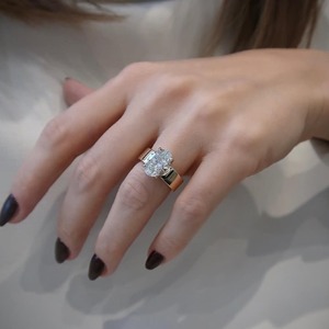 แหวนเพชรทรงรี 3.00 กะรัต เพชรสร้างในห้องปฏิบัติการ ดีไซน์หรูหรา สำหรับงานหมั้นและงานแต่งงาน รุ่นใหม่ล่าสุด - Product Image 3