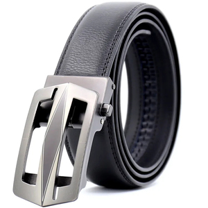 Ceinture en cuir de vachette réversible rouge avec boucle rectangulaire automatique argentée, conçue pour un usage décontracté et une mode quotidienne - Product Image 5