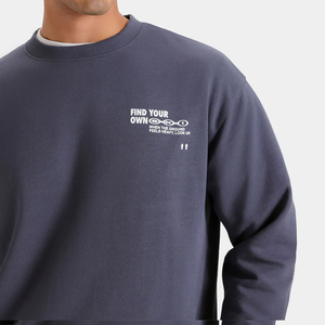 เสื้อพูลโอเวอร์พิมพ์ลายกราฟิกหลายชั้นพร้อมภาพลวดลาย "Shattered" และทรงบ็อกซี่ที่เรียบง่าย - Product Image 2