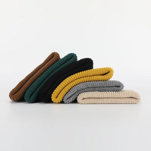 Bonnet en tricot d'hiver avec logo brodé, bonnet personnalisé en couleurs sur mesure pour la plage - Product Image 2