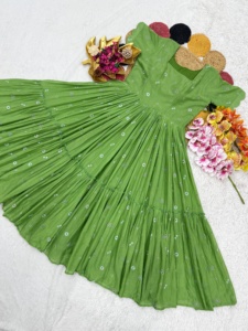 Robe indienne élégante prête-à-porter pour femmes, dernière collection spéciale été, robe en mousseline de Chanderi avec broderie florale - Product Image 3