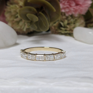 Anillo de Compromiso y Matrimonio de Media Eternidad con Diamante Cultivado en Laboratorio de Corte Radiante de 1.90 Ct, Certificado IGI, Oro Amarillo de 14k, Joyas Lurba, a la Moda - Product Image 1