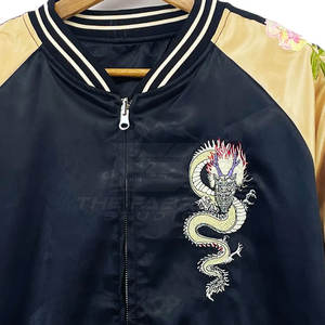 Chaqueta Sukajan Premium Ligera de Invierno para Hombre, Cuello Alto, Logotipo Frontal, Tela Satinada Moderna, Cómoda y Elegante, Estilo Urbano - Product Image 6