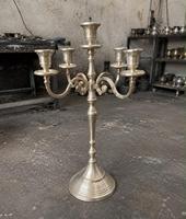 Candélabre à 3 bras en métal argenté contemporain, fait main, avec impression en relief, finition élégante, support décoratif pour bougies en métal