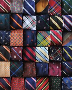 Fabricantes de corbatas con MOQ bajo, corbata a cuadros estilo inglés de color azul con diseño pequeño y logotipo personalizado tejido para hombre - Product Image 4