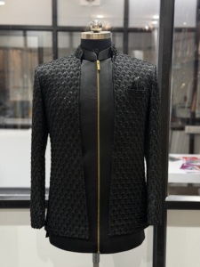 Chaqueta Indo-Occidental de Seda Negra con Relieve de Lujo para Hombre |   Chaqueta Bandhgala de Diseñador con Cierre, Estilo Sherwani, para Bodas y Fiestas, de Exportación - Product Image 5