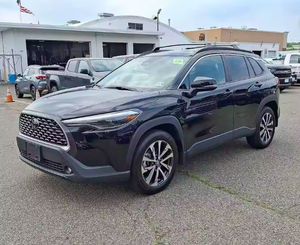 รถยนต์มือสองปี 2023 รุ่น Corolla Cross XLE AWD SUV สภาพดี ภายในเบาะหนังสีเข้ม พร้อมระบบควบคุมความเร็วอัตโนมัติ พวงมาลัยซ้าย ยาง R18 เกียร์อัตโนมัติ - Product Image 4