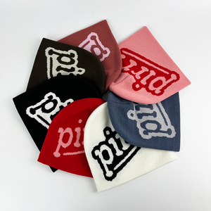 Gorro de Invierno Unisex SBUN INTERNATIONAL con Patrón de Letras Rojas en Jacquard, 100% Acrílico, Bordado 3D, Casual, Ajustable para Adultos - Product Image 2