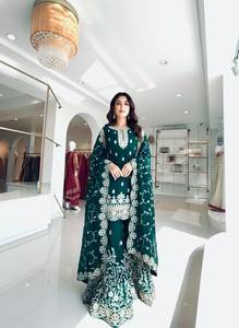 Salwar Kameez traditionnel en soie pure brodée avec des sequins de 3 mm, spécial pour la fête de l'Eid / Raksha Bandhan, de SIE - Product Image 3