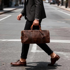 Sac de voyage en cuir très demandé pour cadres, sac de sport pour voyages d'affaires, vols et réunions, disponible en grande quantité - Product Image 3