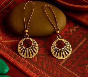 Pendientes de latón con acabado vintage, aros retro para bodas, fiestas, joyería étnica bohemia de la mejor calidad. - Product Image 3
