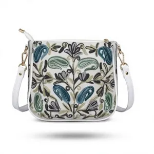 Bolso Bandolera con Bordado Sozni de Cachemira Blanco con Diseño Paisley en Verde Azulado y Verde - Product Image 1