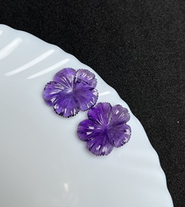 Par de Gemas Sueltas Talladas en Forma de Flor de Amatista Natural |   Piedras de Cuarzo Floral Púrpura Talladas a Mano para la Fabricación de Joyas al por Mayor - Product Image 3