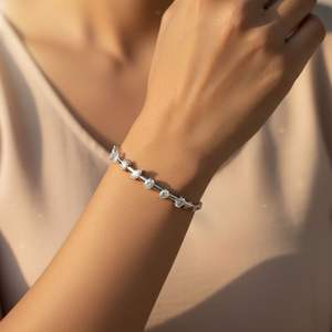 Brazalete de Oro Sólido con Diamantes de Corte Mixto de 3.00CTW Engastados en Puntas - Product Image 6