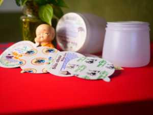 SAM LAN, Fabricante Vietnamita, Revestimiento de Sellado por Inducción de Calor de Aluminio con Certificación ISO para Botellas Farmacéuticas de 0.22-0.28 mm - Product Image 4