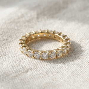 Anillo de Eternidad de Oro de 18K con Diamantes, Corte Brillante Redondo, Banda con Engaste de Garras, Joyería para Aniversario de Bodas - Product Image 4