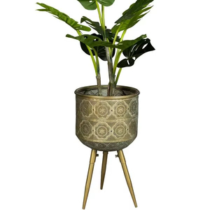Jardinière en métal de style industriel pour décoration de loft, pot de fleurs durable pour intérieur et extérieur avec un design urbain contemporain - Product Image 1