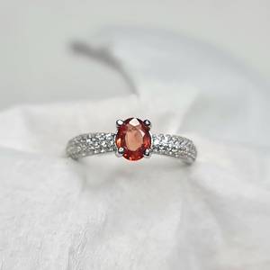 Bague solitaire en argent 925 avec saphir orange Songea, bijoux en pierres précieuses faits à la main, cadeau élégant et luxueux pour femmes - Product Image 2