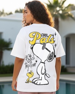 Camiseta blanca de talla grande con estampado gráfico Cool Pals para mujer - Product Image 1
