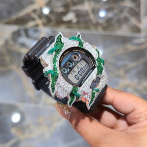 Montre numérique vintage Iced Luxe, boîtier en acier inoxydable incrusté de strass, cadran en cristal saphir, mouvement à quartz, couleur personnalisée - Product Image 4