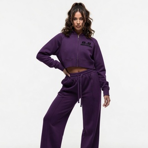 Ensemble de survêtement classique noir avec sweat à capuche court zippé et pantalon large en molleton de coton brossé doux, confortable pour le streetwear et la détente - Product Image 4