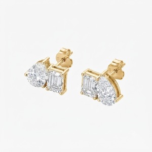 Pendientes de Oro Sólido de 10K, 14K y 18K con Certificación IGI, Color DEF, Claridad VS VVS, con Dos Diamantes Creados en Laboratorio en Forma de Pera y Esmeralda, Diseño Toi Et Moi - Product Image 1