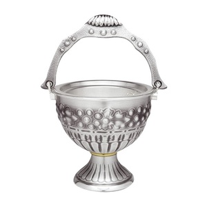 Magnifique pot à eau bénite en métal, design rond avec poignées en forme d'ange, finition durable, utilisation sur table, fait main, pour église, décoration intérieure argentée. - Product Image 2