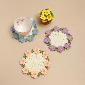 Adorables Posavasos de Ganchillo con Motivo de Miosotis en Tonos Pastel - Hechos a Mano, Duraderos, para Tazas, Vasos, Decoración Boho de Primavera - Product Image 3