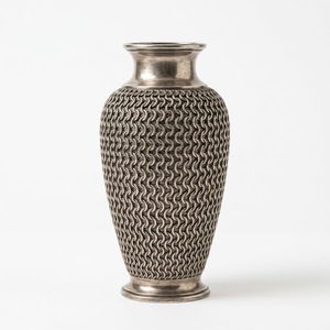 Vase à fleurs vintage traditionnel en laiton texturé argenté antique, 24 cm, fait main, centre de table pour la décoration de la maison et des hôtels - Product Image 1
