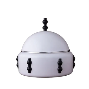 Cazuela moderna de lujo de metal plateado y vidrio con tapa martillada intrincada Soporte de madera duradero para eventos y cenas - Product Image 6