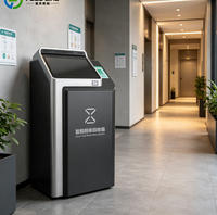 Distributeur automatique de bouteilles en plastique recyclables |