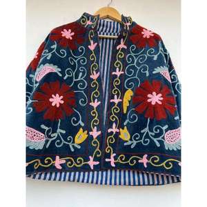 Chaqueta de terciopelo azul Suzani de diseñador, inspirada en bordados botánicos, con cuello alto, estilo bohemio, chic prairie, para mujer, ropa de abrigo de primavera. - Product Image 4