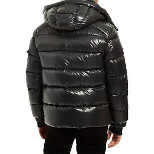 Veste matelassée tendance avec tissu doux, rembourrage chaud, fermeture éclair intégrale et silhouette contemporaine - Product Image 3