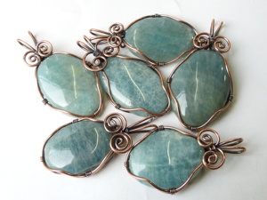 Pendentif pour enfants en alliage de cuivre avec cabochon lisse en aquamarine, enveloppé de fil, pierre de bonne qualité certifiée, bijoux tendance et décontractés - Product Image 2