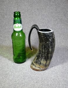 Mug en corne de buffle médiéval fait main, durable, forme naturelle, style original, cadeau d'affaires, emballage et logo personnalisés - Product Image 3