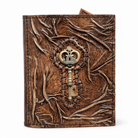 Carnet en cuir marron vintage de qualité supérieure avec fermoir métallique, papier à bords festonnés et logo personnalisé – Vente en gros