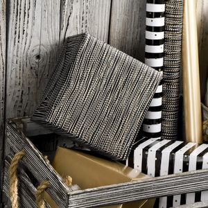 Rotolo di Carta da Regalo di Lusso Nero con Strisce Dorate 17 x 120 Pollici per Confezioni Regalo di Anniversario e Compleanno Uomo - Product Image 3