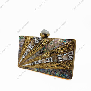 Bolso de mano indio artesanal de nácar con marco de latón y piedra de ágata natural, bolso de lujo para fiestas y eventos. - Product Image 4