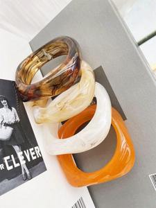 Bracelets en résine faits à la main, accessoires de mode haut de gamme pour femmes, vente en gros, qualité export, impression numérique, marque TCE - Product Image 2