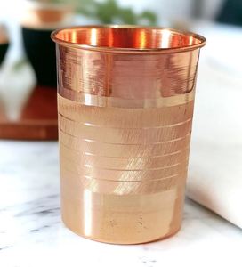 Gobelet en cuivre pour eau pure, rituel ayurvédique, vaisselle écologique réutilisable et durable pour la routine d'hydratation matinale à domicile - Product Image 4