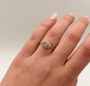 Anillo de Compromiso y Boda de Oro de 14K con Diamante Cultivado en Laboratorio de Corte Ovalado de 1.5 Quilates, Engaste de Bisel, Solitario Moderno, Certificado, Anillo de Promesa para Mujer - Product Image 4