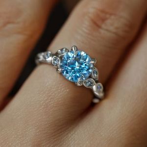 Anillo de Compromiso, Promesa, Boda y Aniversario de Lujo en Plata de Ley 925 Chapada en Oro con Moissanita Azul Claro - Product Image 3