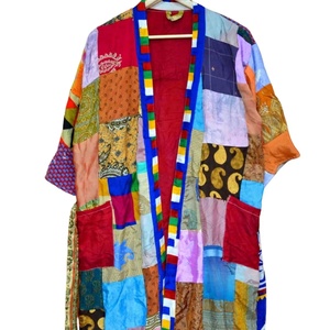 Kimono vintage en soie recyclée, cadeau d'anniversaire pour elle, robe de nuit pour femmes, nouveauté - Product Image 1