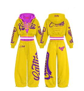 Ensemble survêtement vintage streetwear épais avec sweat à capuche et pantalon évasé en jean délavé à strass, personnalisé par le fabricant OEM, grandes tailles - Product Image 2