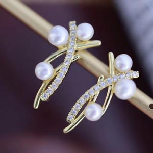 Boucles d'oreilles à clous en perles d'eau douce multi-perles à la mode version coréenne en gros pour de nouveaux styles, idéal pour les souvenirs de petite amie - Product Image 1